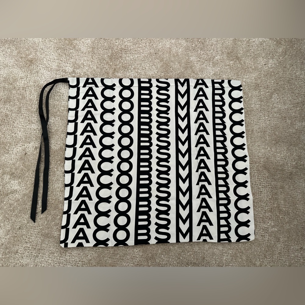 Large Marc Jacobs purse bag!